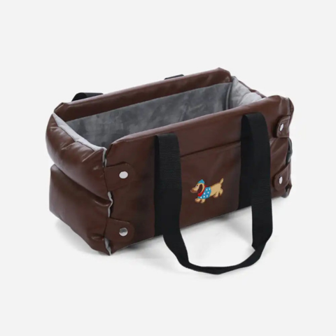 Auto košík pre malého psa — bezpečnosť a pohodlie v aute