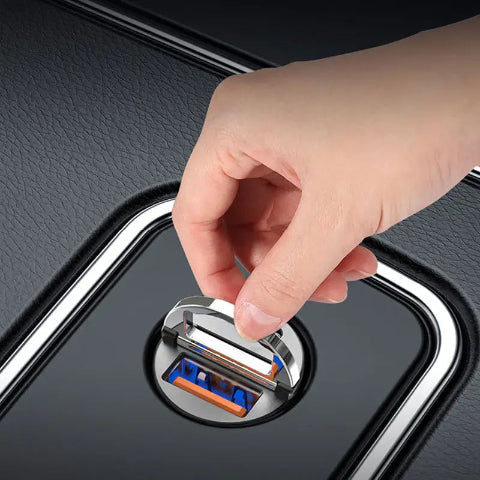 Kompaktní automobilová nabíječka – dvojitý USB port a rychlé nabíjení