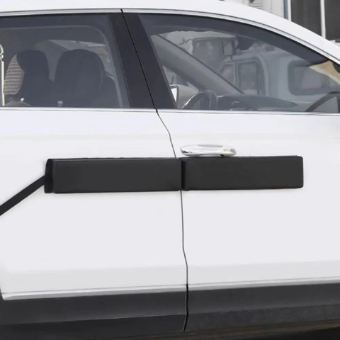 Iskusuojus auto-oville — Naarmuuntumisen ja iskujen estämiseksi 