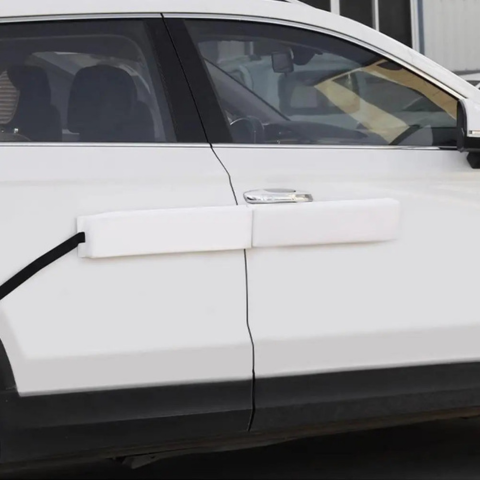 Iskusuojus auto-oville — Naarmuuntumisen ja iskujen estämiseksi 